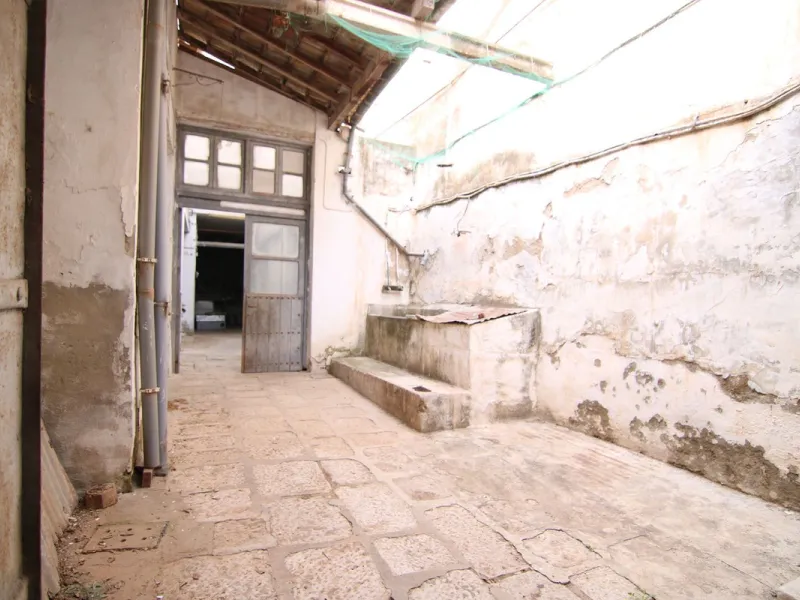 Commercial - Warehouse в продаже в Coín, Málaga. Площадь дома 823 м²