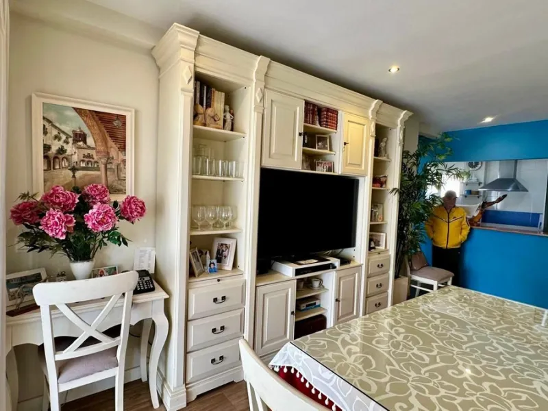 Wake up to the Mediterranean just outside your window in this bright and spacious apartment located in Carvajal, Fuengirola, just a few steps from the beach.