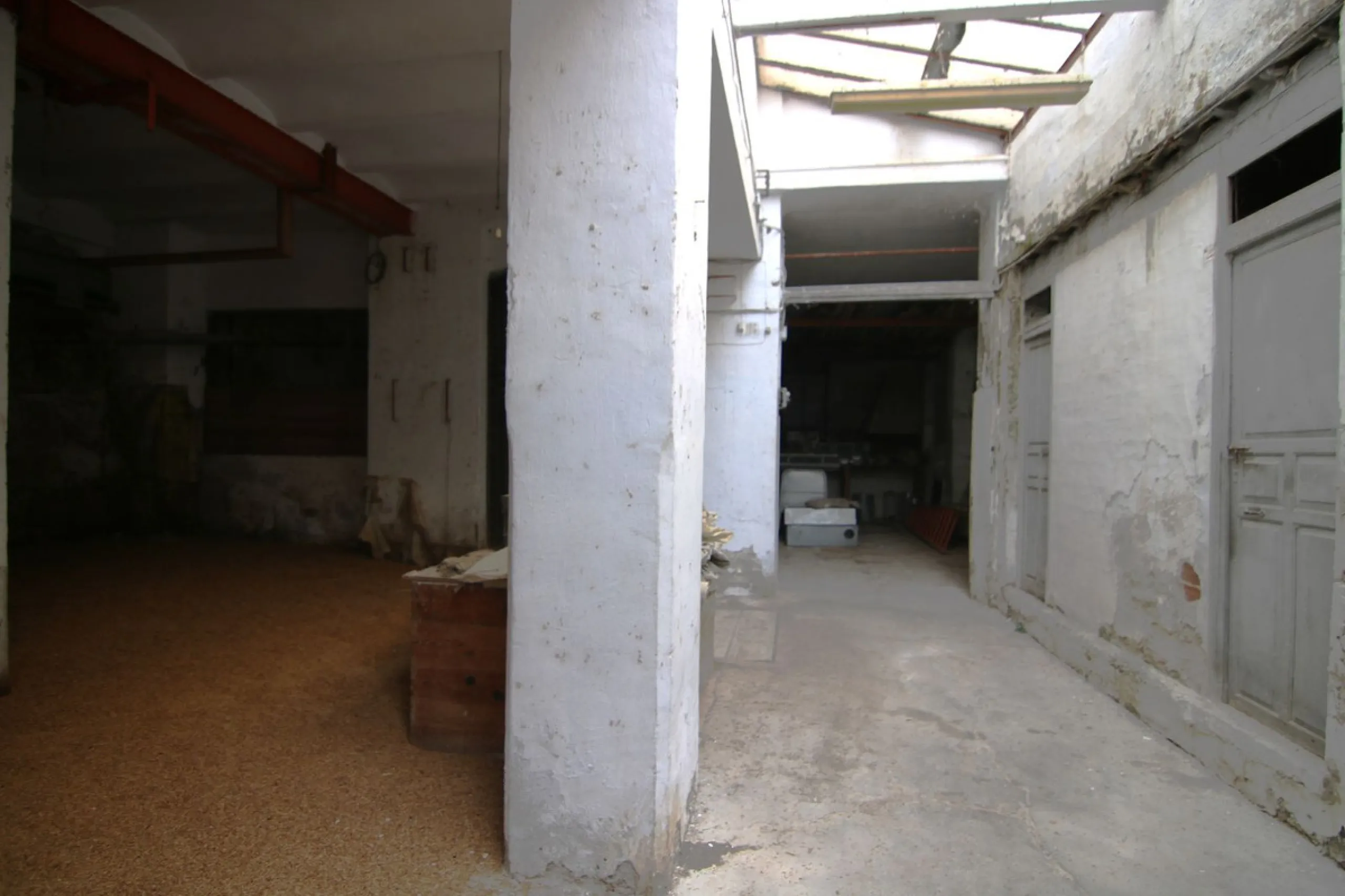 Commercial - Warehouse в продаже в Coín, Málaga. Площадь дома 823 м²