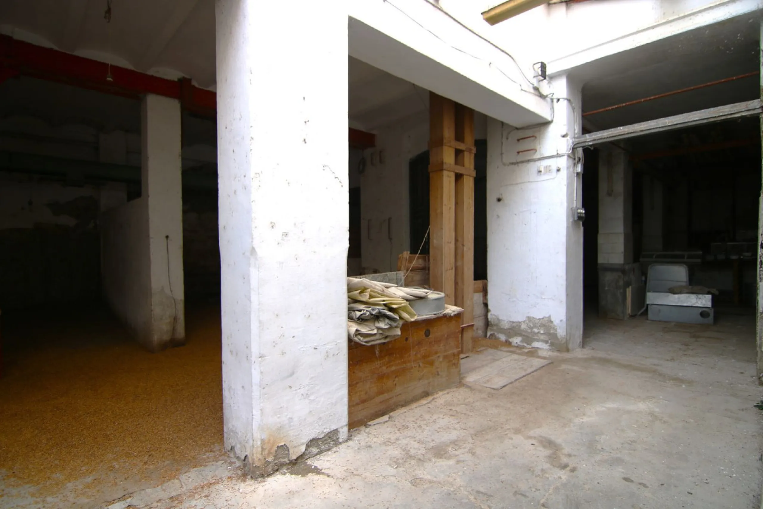 Commercial - Warehouse в продаже в Coín, Málaga. Площадь дома 823 м²