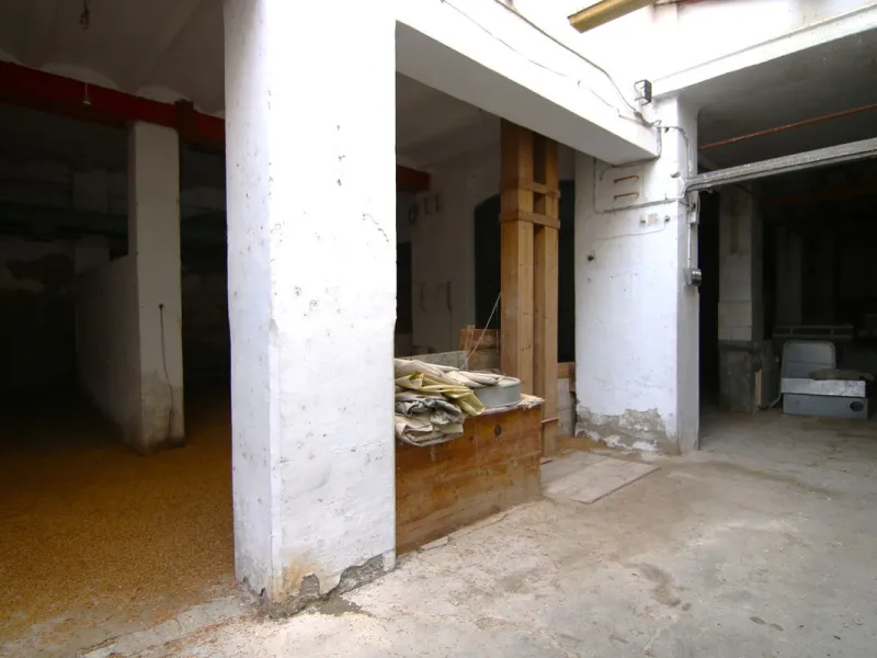 Commercial - Warehouse в продаже в Coín, Málaga. Площадь дома 823 м²