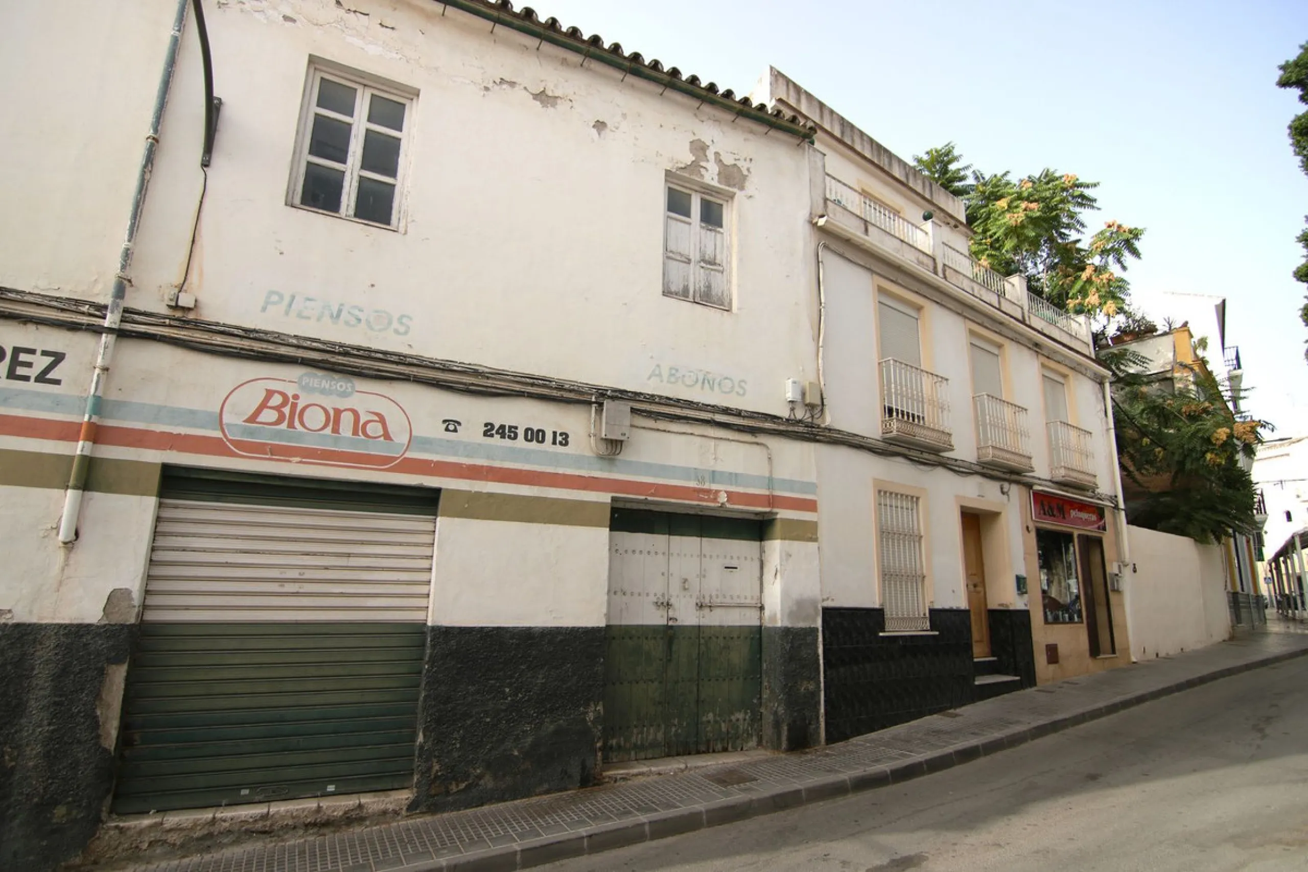 Commercial - Warehouse в продаже в Coín, Málaga. Площадь дома 823 м²
