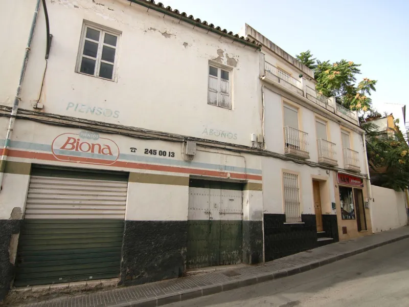 Commercial - Warehouse в продаже в Coín, Málaga. Площадь дома 823 м²