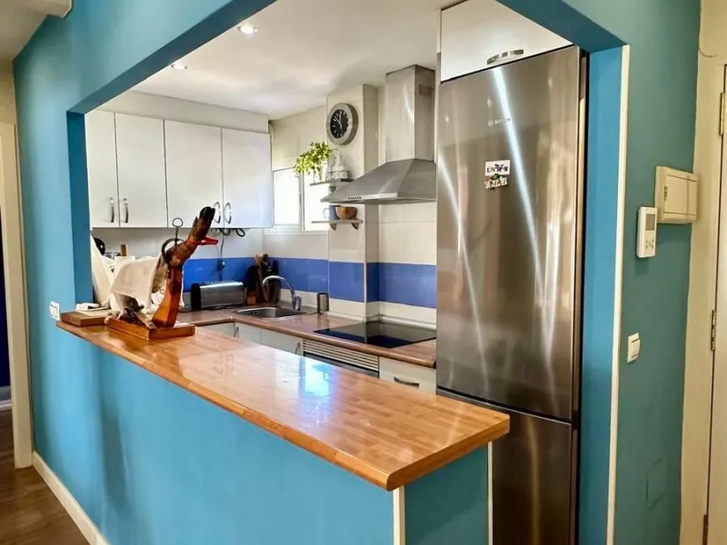 Wake up to the Mediterranean just outside your window in this bright and spacious apartment located in Carvajal, Fuengirola, just a few steps from the beach.