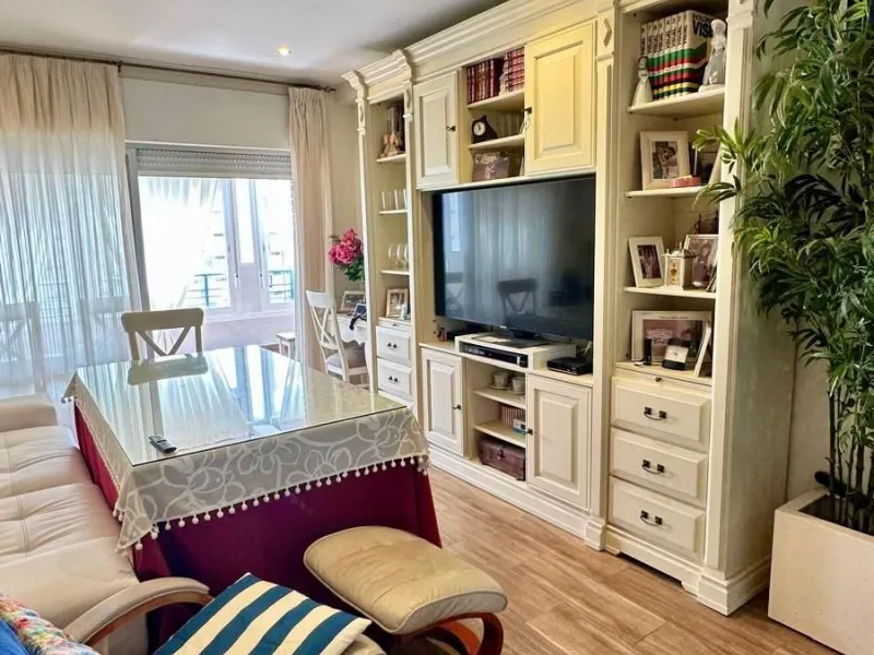 Wake up to the Mediterranean just outside your window in this bright and spacious apartment located in Carvajal, Fuengirola, just a few steps from the beach.