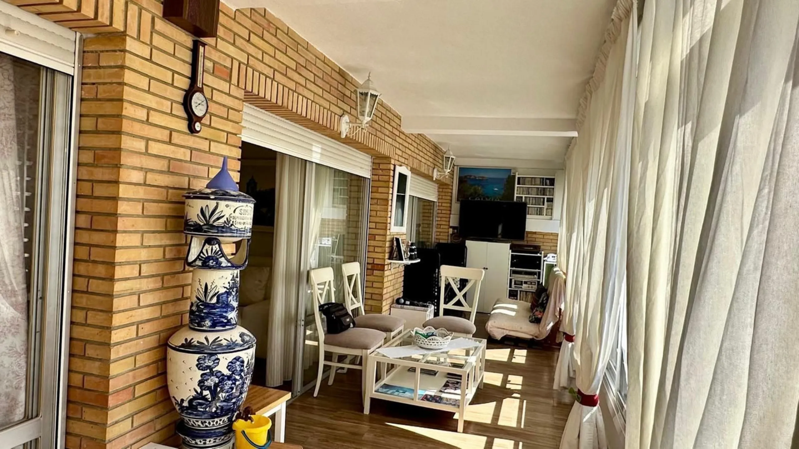 Wake up to the Mediterranean just outside your window in this bright and spacious apartment located in Carvajal, Fuengirola, just a few steps from the beach.