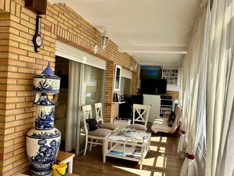 Wake up to the Mediterranean just outside your window in this bright and spacious apartment located in Carvajal, Fuengirola, just a few steps from the beach.