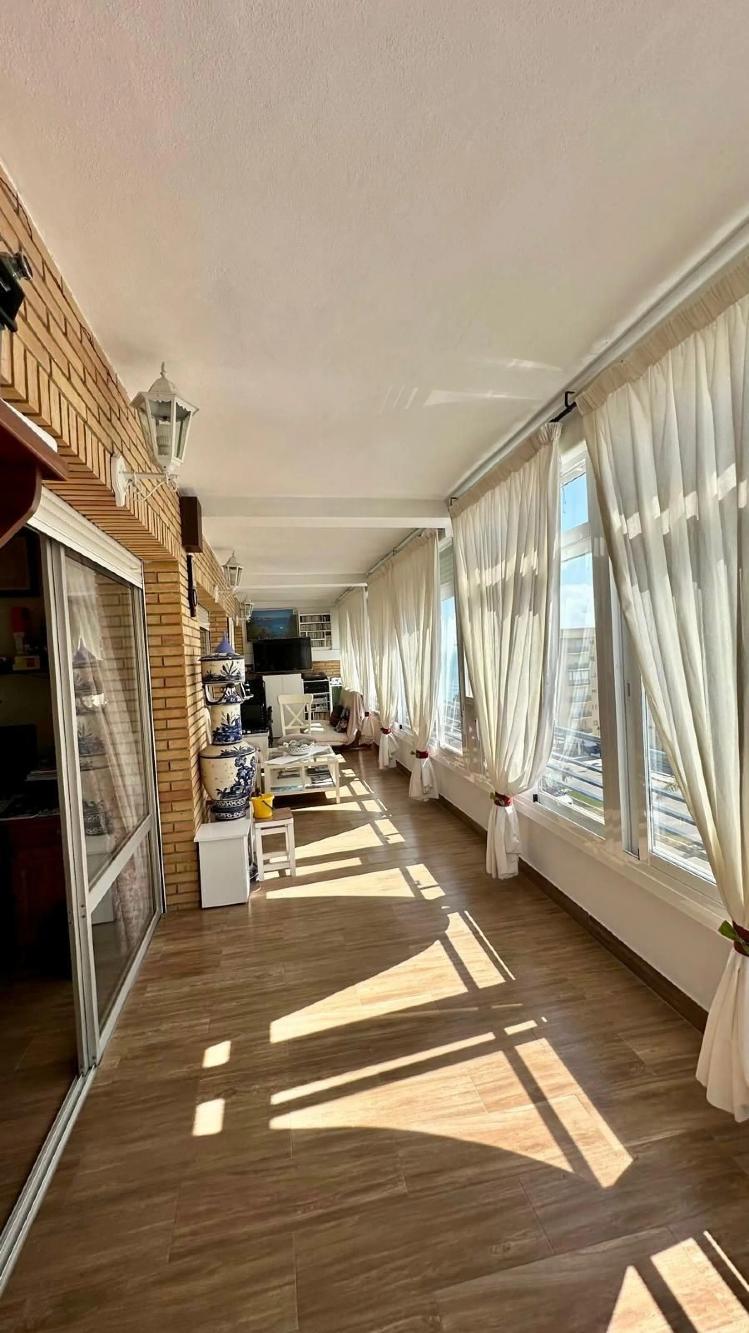 Wake up to the Mediterranean just outside your window in this bright and spacious apartment located in Carvajal, Fuengirola, just a few steps from the beach.