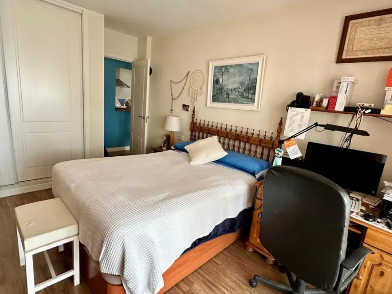 Wake up to the Mediterranean just outside your window in this bright and spacious apartment located in Carvajal, Fuengirola, just a few steps from the beach.