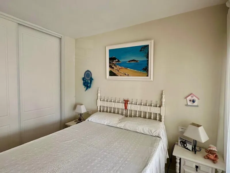 Wake up to the Mediterranean just outside your window in this bright and spacious apartment located in Carvajal, Fuengirola, just a few steps from the beach.