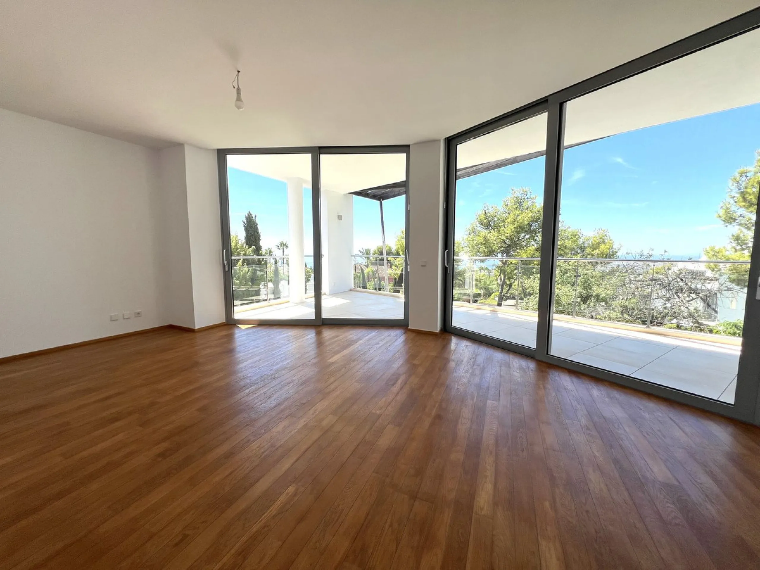 Prestigious five-bedroom villa nestled in the upscale neighborhood Meisho Hills of Sierra Blanca, Marbella. This luxurious property offers a spacious and exquisitely designed living space, perfect for those seeking a refined Mediterranean lifestyle.