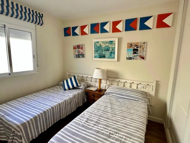 Wake up to the Mediterranean just outside your window in this bright and spacious apartment located in Carvajal, Fuengirola, just a few steps from the beach.