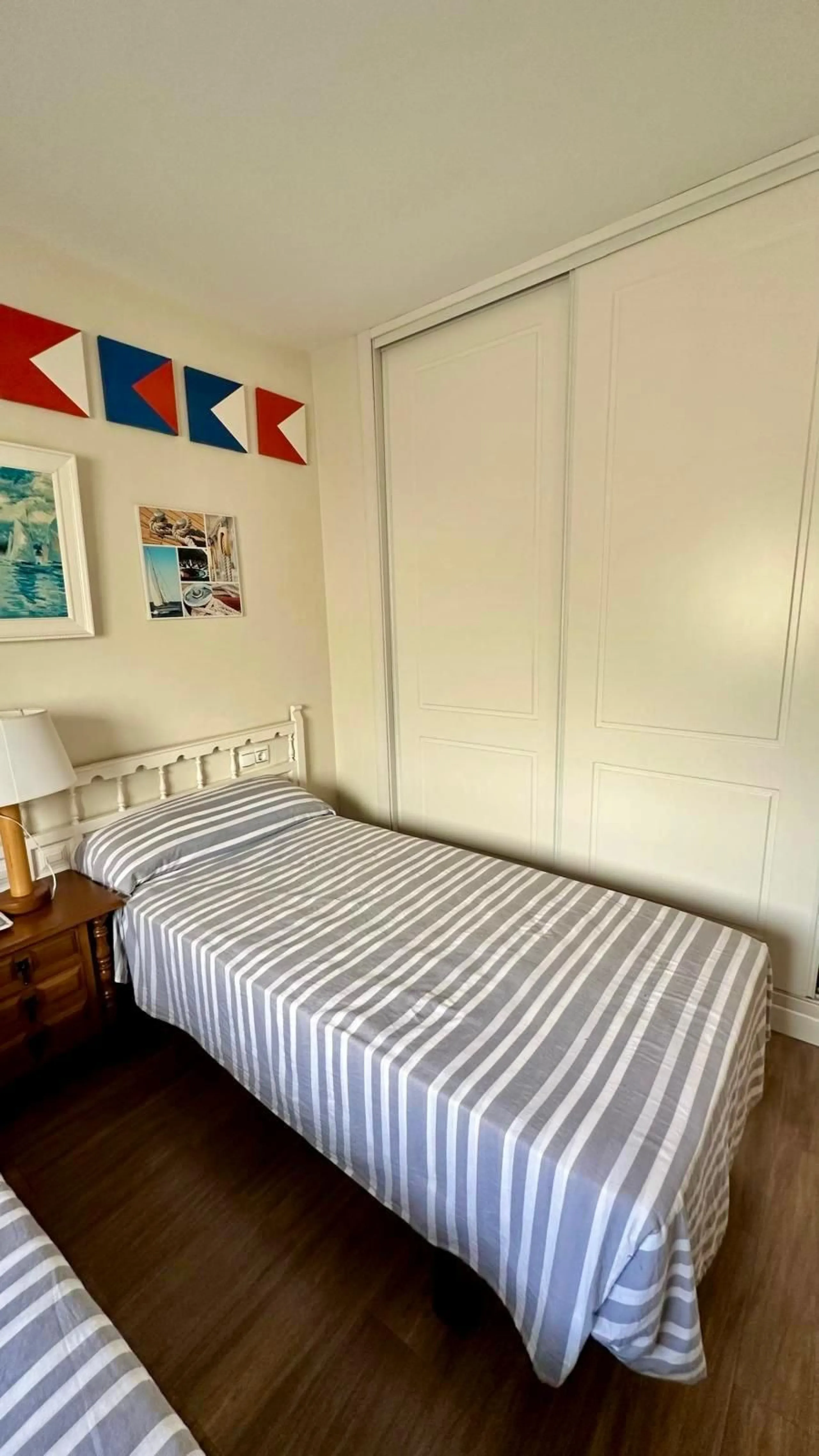Wake up to the Mediterranean just outside your window in this bright and spacious apartment located in Carvajal, Fuengirola, just a few steps from the beach.