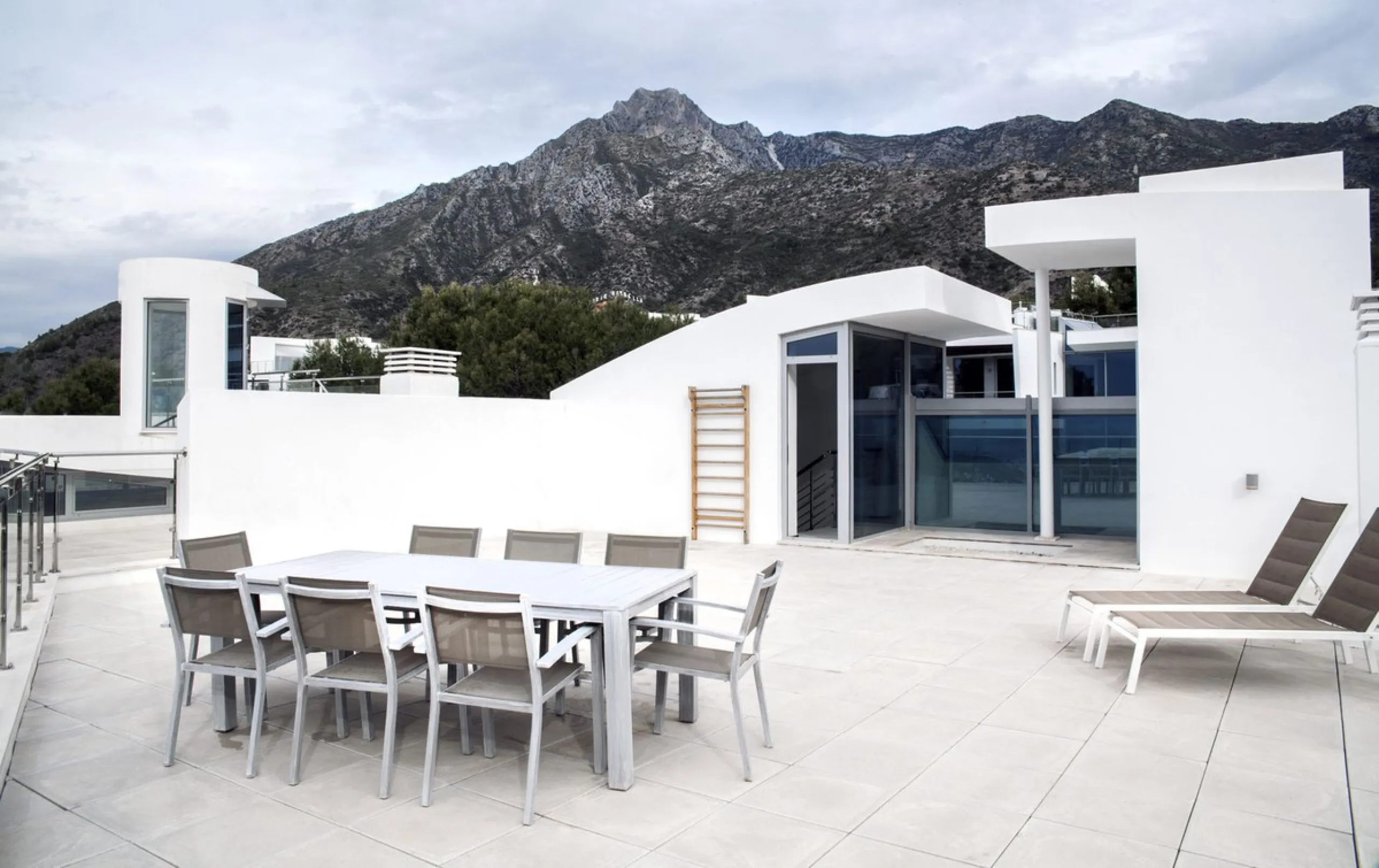 Prestigious five-bedroom villa nestled in the upscale neighborhood Meisho Hills of Sierra Blanca, Marbella. This luxurious property offers a spacious and exquisitely designed living space, perfect for those seeking a refined Mediterranean lifestyle.