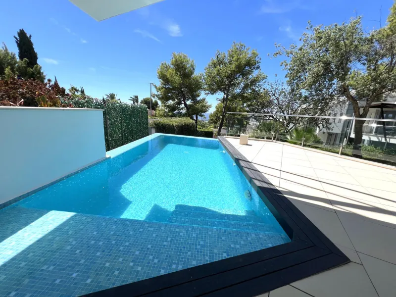 Prestigious five-bedroom villa nestled in the upscale neighborhood Meisho Hills of Sierra Blanca, Marbella. This luxurious property offers a spacious and exquisitely designed living space, perfect for those seeking a refined Mediterranean lifestyle.