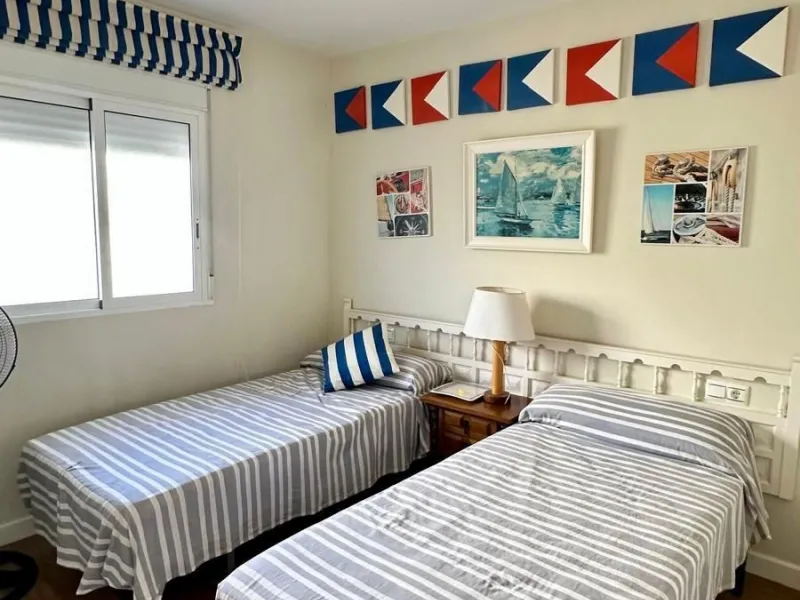 Wake up to the Mediterranean just outside your window in this bright and spacious apartment located in Carvajal, Fuengirola, just a few steps from the beach.
