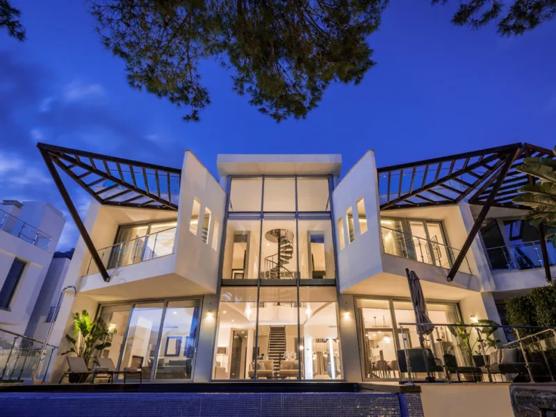 Prestigious five-bedroom villa nestled in the upscale neighborhood Meisho Hills of Sierra Blanca, Marbella. This luxurious property offers a spacious and exquisitely designed living space, perfect for those seeking a refined Mediterranean lifestyle.