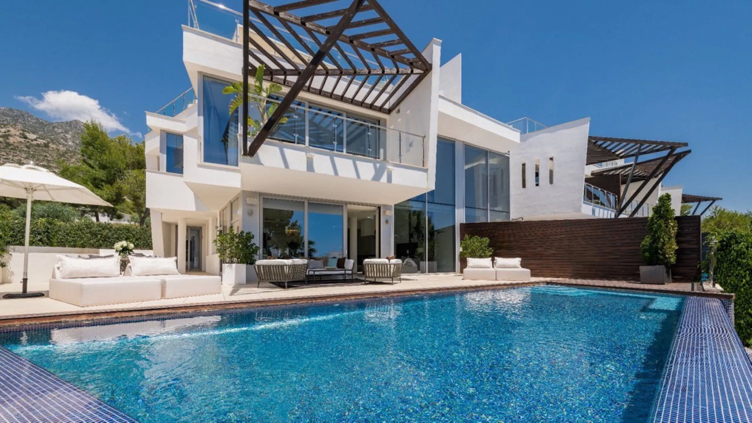 Prestigious five-bedroom villa nestled in the upscale neighborhood Meisho Hills of Sierra Blanca, Marbella. This luxurious property offers a spacious and exquisitely designed living space, perfect for those seeking a refined Mediterranean lifestyle.