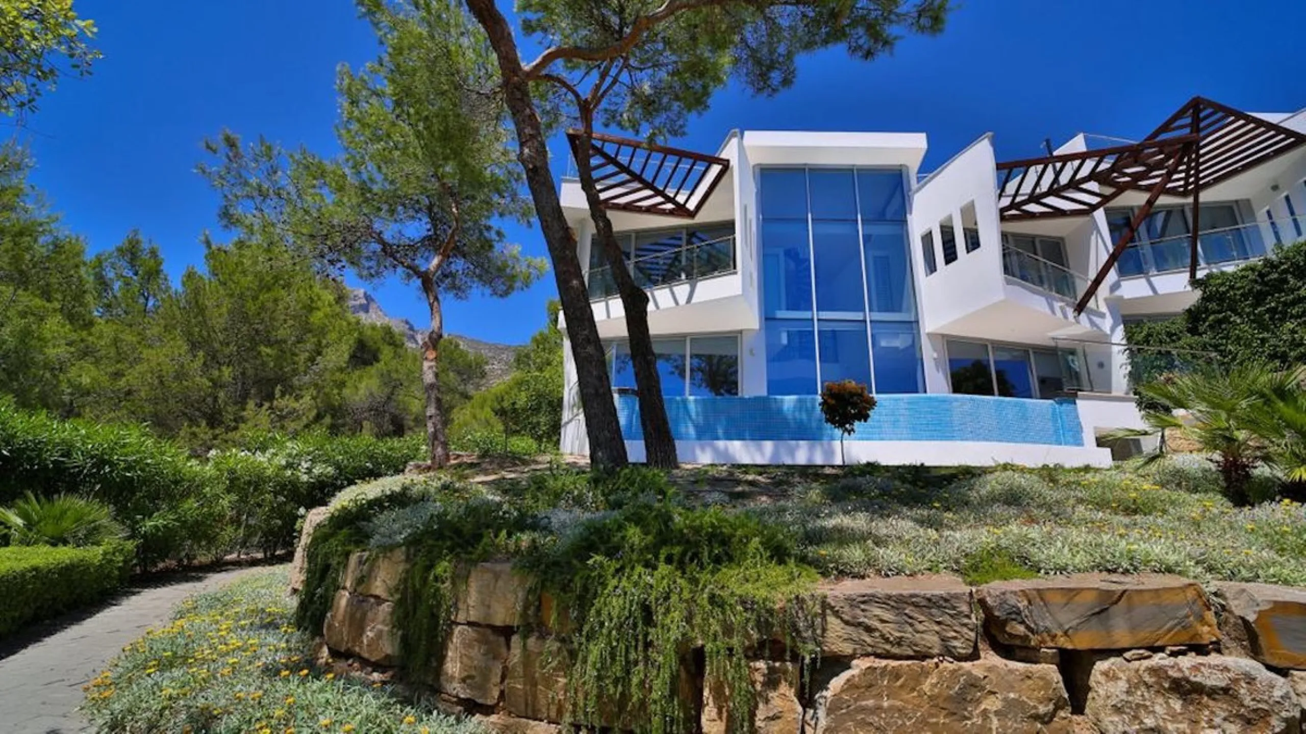 Prestigious five-bedroom villa nestled in the upscale neighborhood Meisho Hills of Sierra Blanca, Marbella. This luxurious property offers a spacious and exquisitely designed living space, perfect for those seeking a refined Mediterranean lifestyle.