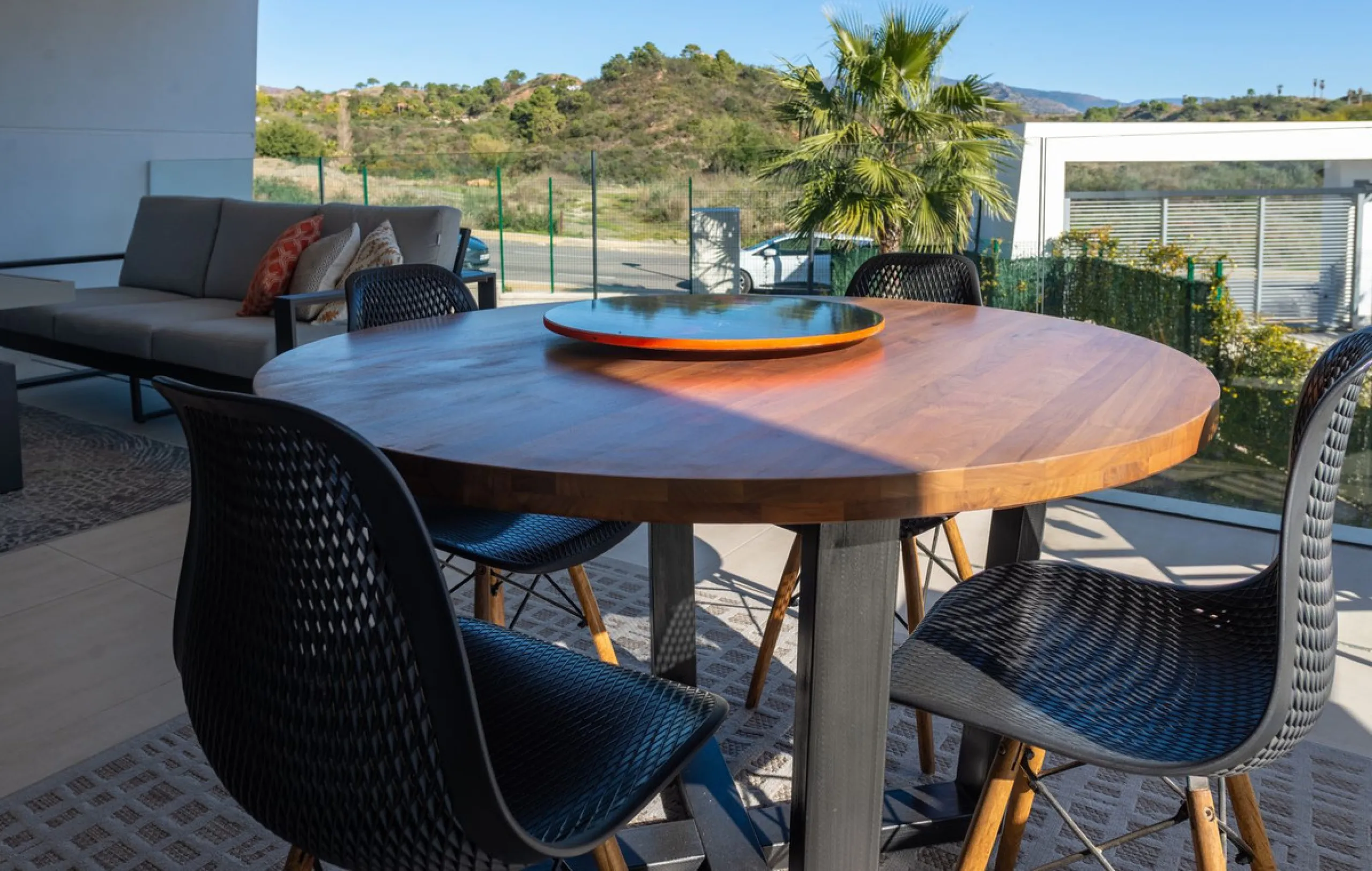 Nestled in the heart of the New Golden Mile, this enchanting 2-bedroom, 2-bathroom apartment offers a unique and captivating feature-mountain views that will take your breath away.