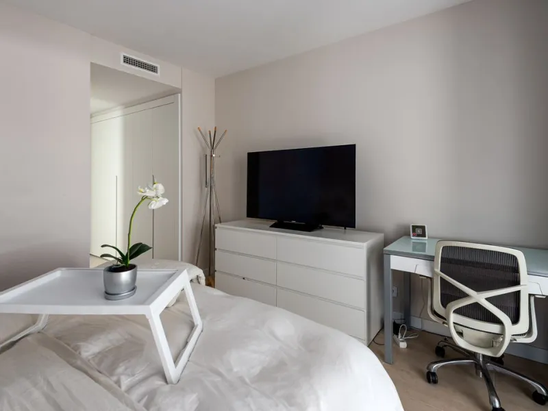 Nestled in the heart of the New Golden Mile, this enchanting 2-bedroom, 2-bathroom apartment offers a unique and captivating feature-mountain views that will take your breath away.