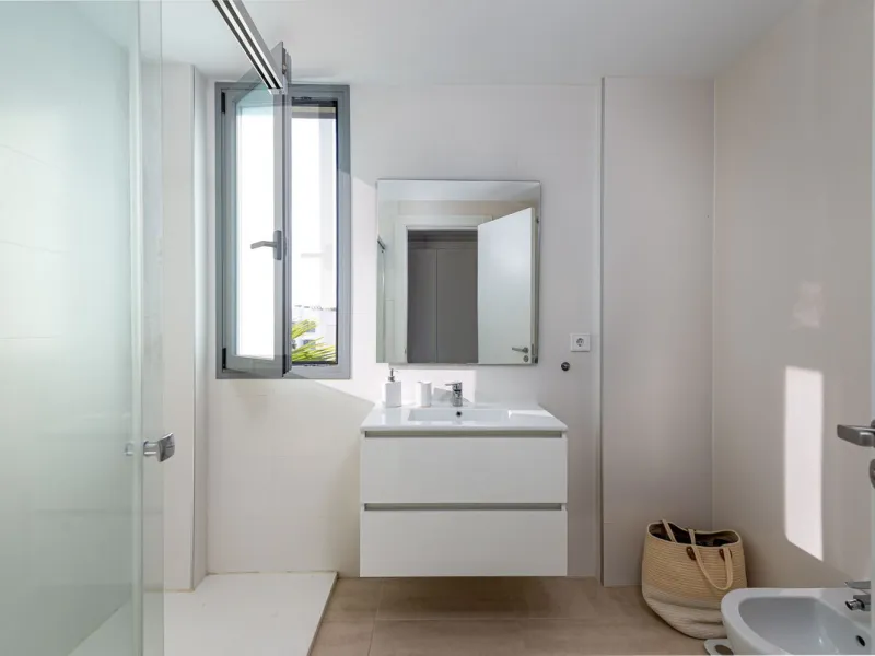 Nestled in the heart of the New Golden Mile, this enchanting 2-bedroom, 2-bathroom apartment offers a unique and captivating feature-mountain views that will take your breath away.