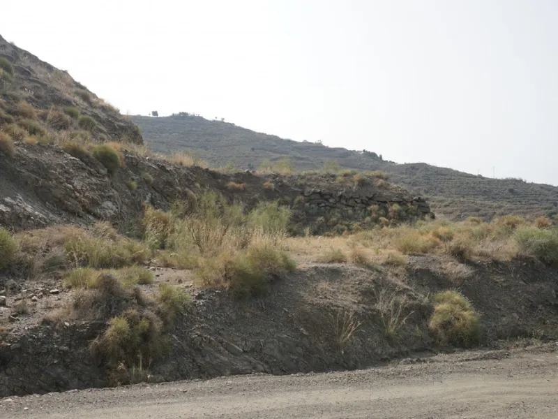Discover your dream property in Arenas, Malaga! This vast 36000m2 plot of land boasts a south orientation, providing abundant sunlight throughout the year and breathtaking sea views of the azure Mediterranean Sea. With electricity and water supply from th