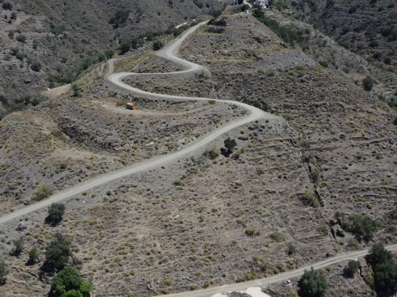 Discover your dream property in Arenas, Malaga! This vast 36000m2 plot of land boasts a south orientation, providing abundant sunlight throughout the year and breathtaking sea views of the azure Mediterranean Sea. With electricity and water supply from th