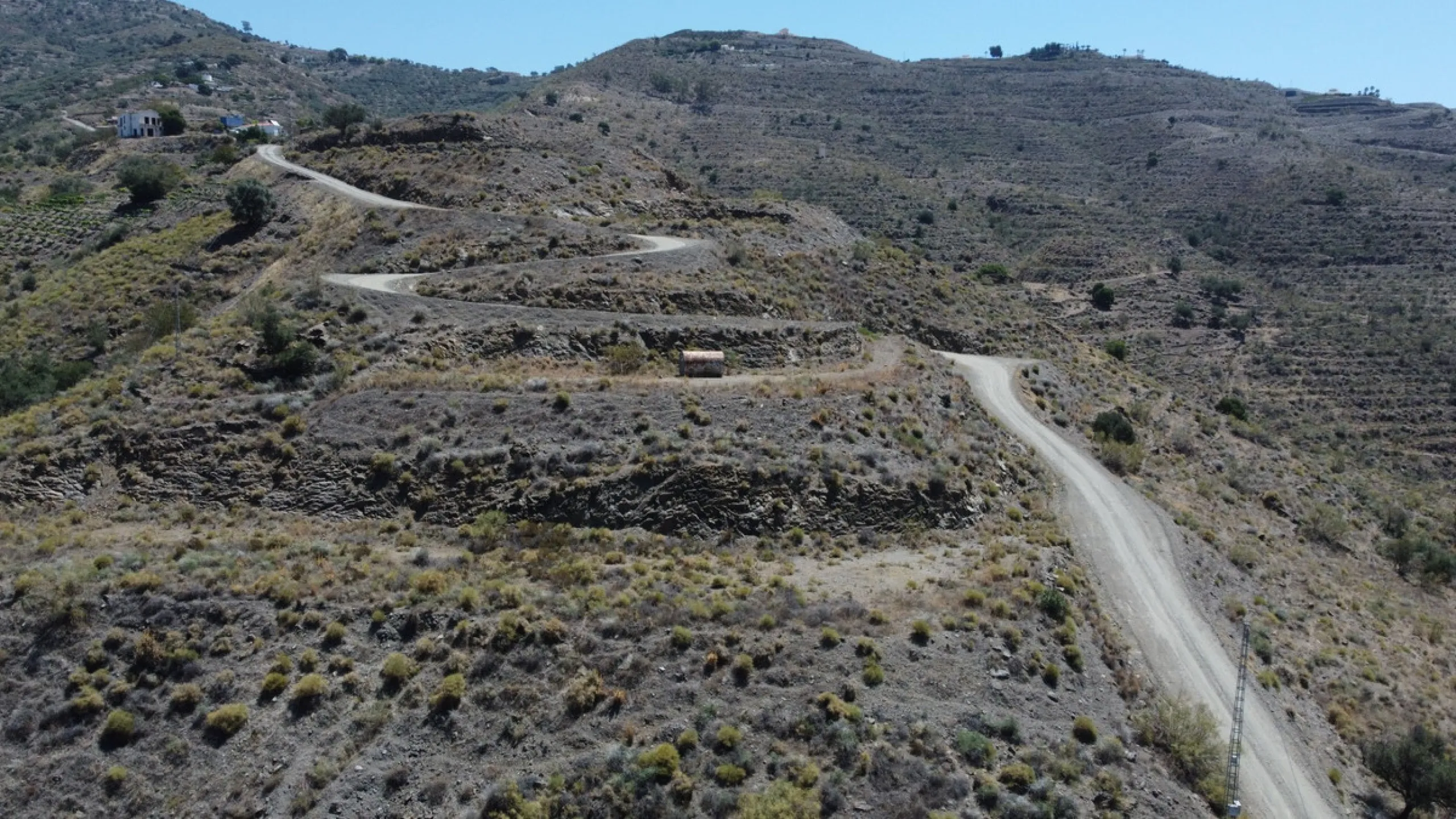 Discover your dream property in Arenas, Malaga! This vast 36000m2 plot of land boasts a south orientation, providing abundant sunlight throughout the year and breathtaking sea views of the azure Mediterranean Sea. With electricity and water supply from th