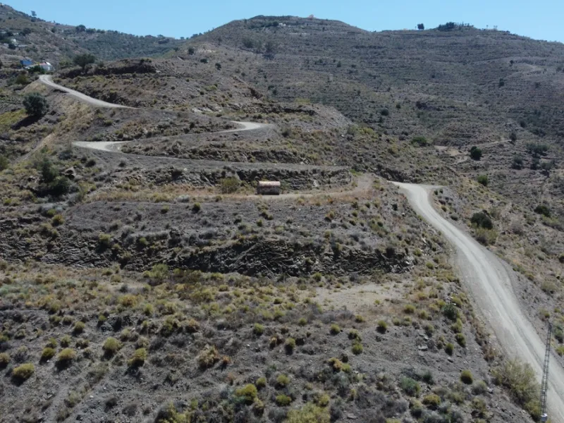 Discover your dream property in Arenas, Malaga! This vast 36000m2 plot of land boasts a south orientation, providing abundant sunlight throughout the year and breathtaking sea views of the azure Mediterranean Sea. With electricity and water supply from th