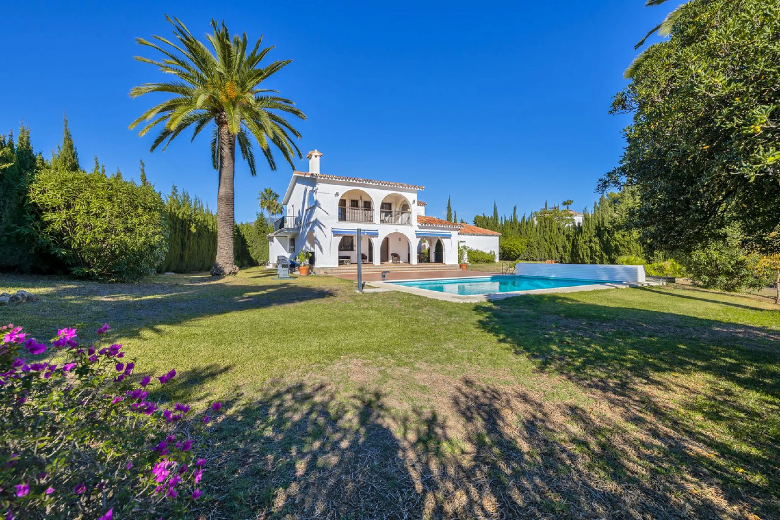 Villa "Casa Nina" is a characteristic Andalucian style modernised house, beautifully set in a tranquil location of Atalaya Alta, on the border between Estepona and Marbella - west of the enchanting Marbella city centre (10 min drive), and just a 5 minute 