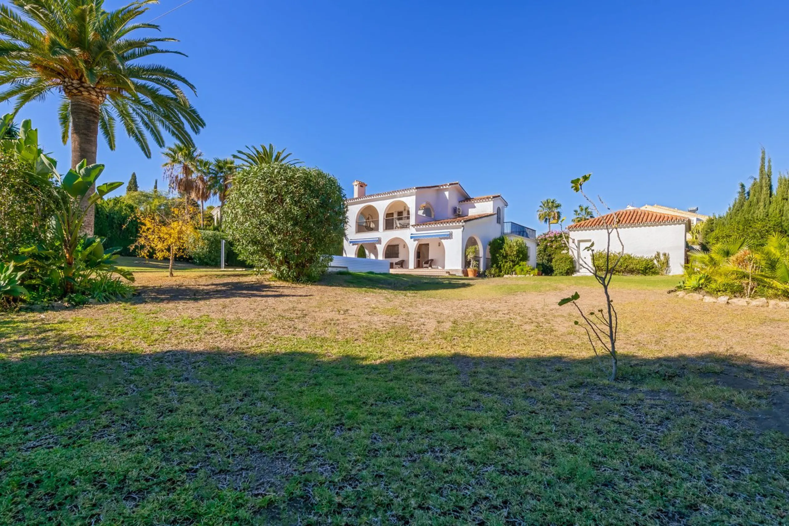 Villa "Casa Nina" is a characteristic Andalucian style modernised house, beautifully set in a tranquil location of Atalaya Alta, on the border between Estepona and Marbella - west of the enchanting Marbella city centre (10 min drive), and just a 5 minute 