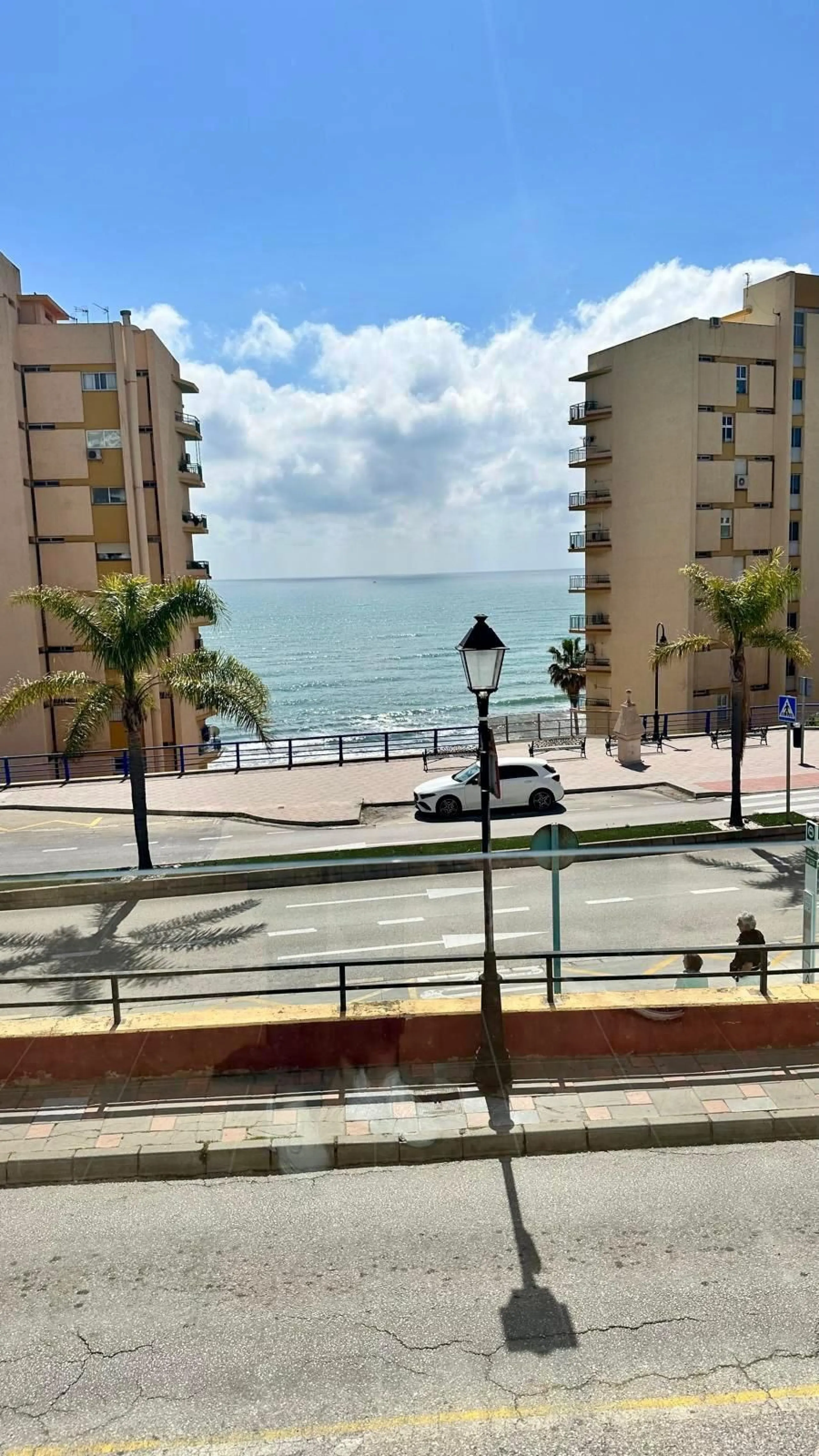 Wake up to the Mediterranean just outside your window in this bright and spacious apartment located in Carvajal, Fuengirola, just a few steps from the beach.