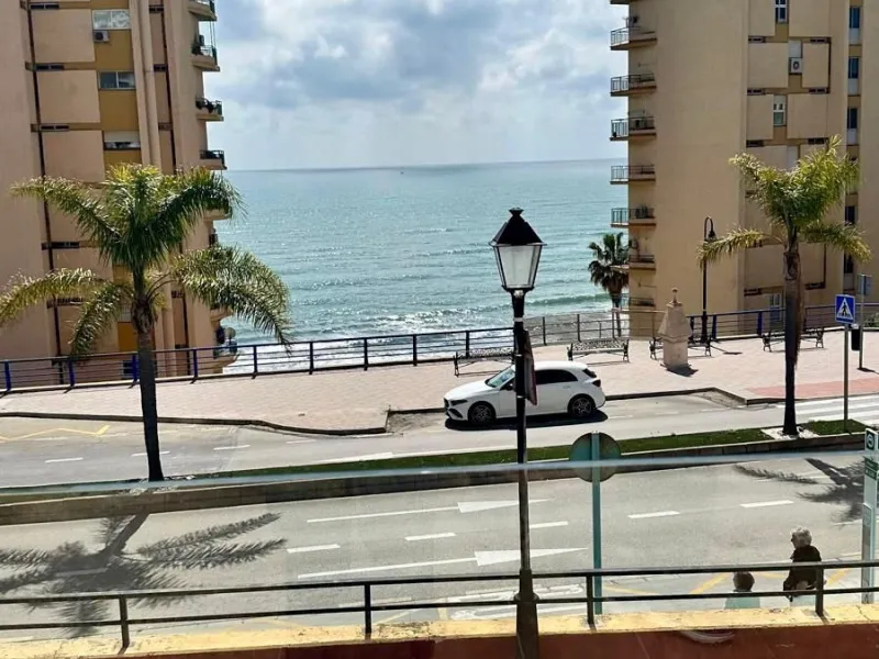 Wake up to the Mediterranean just outside your window in this bright and spacious apartment located in Carvajal, Fuengirola, just a few steps from the beach.