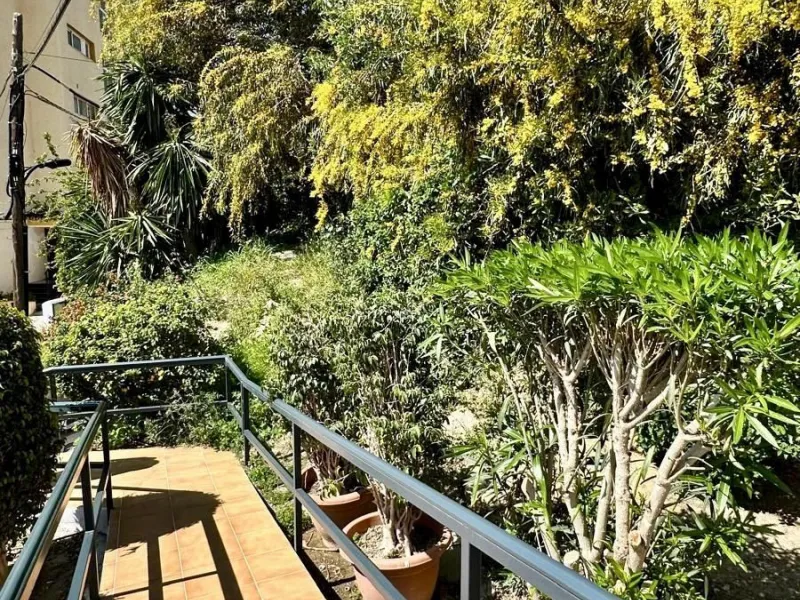 Wake up to the Mediterranean just outside your window in this bright and spacious apartment located in Carvajal, Fuengirola, just a few steps from the beach.