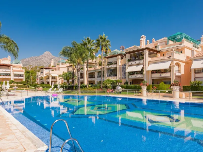 This Luxury Penthouse is located at the heart of The Golden Mile, in a gated complex with only 47 apartments, with 24-hour security and beautiful communal gardens. The property has large rooms, a huge terrace with new jacuzzi and barbecue area, floor heat