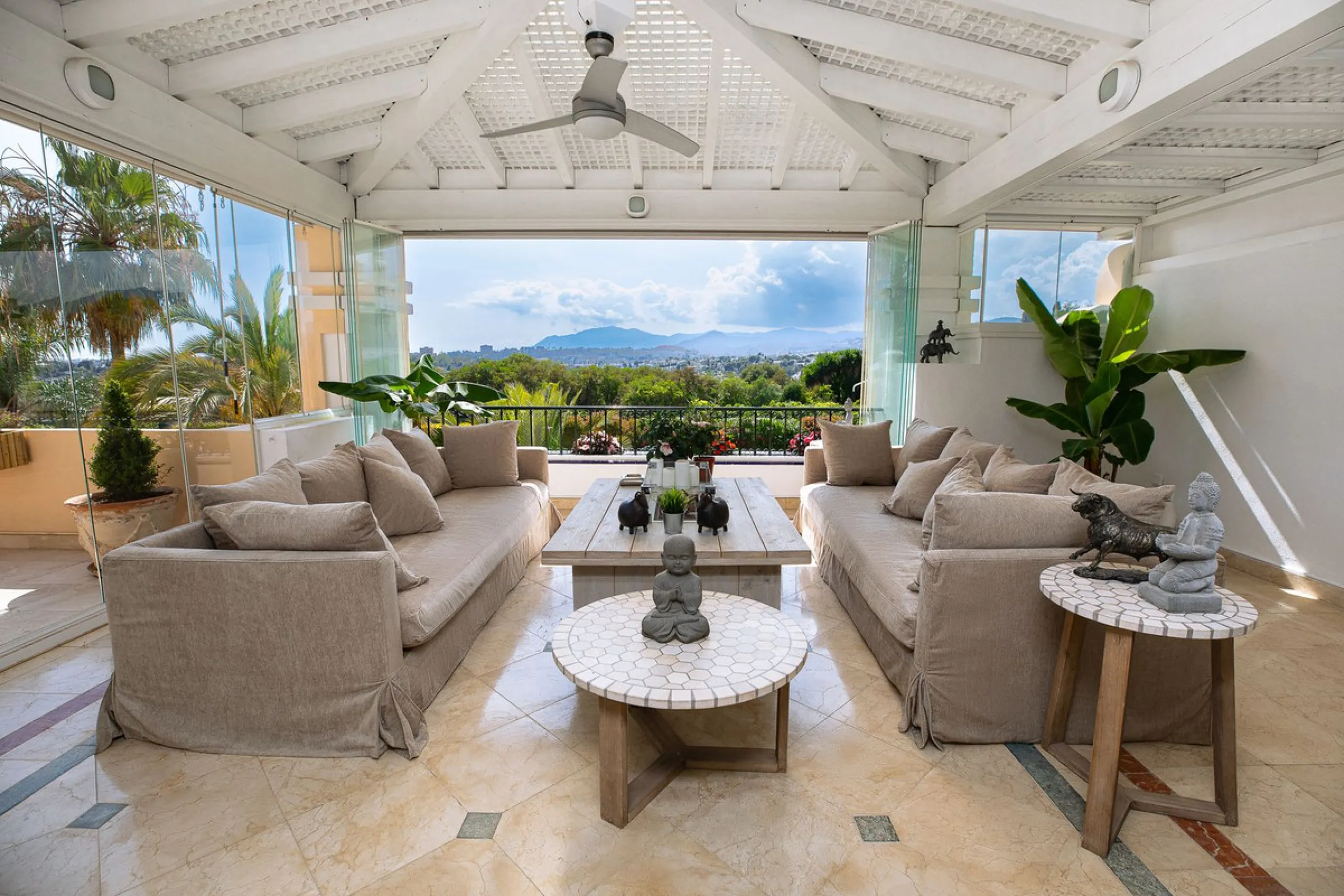 This Luxury Penthouse is located at the heart of The Golden Mile, in a gated complex with only 47 apartments, with 24-hour security and beautiful communal gardens. The property has large rooms, a huge terrace with new jacuzzi and barbecue area, floor heat