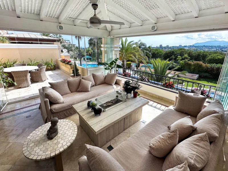 This Luxury Penthouse is located at the heart of The Golden Mile, in a gated complex with only 47 apartments, with 24-hour security and beautiful communal gardens. The property has large rooms, a huge terrace with new jacuzzi and barbecue area, floor heat