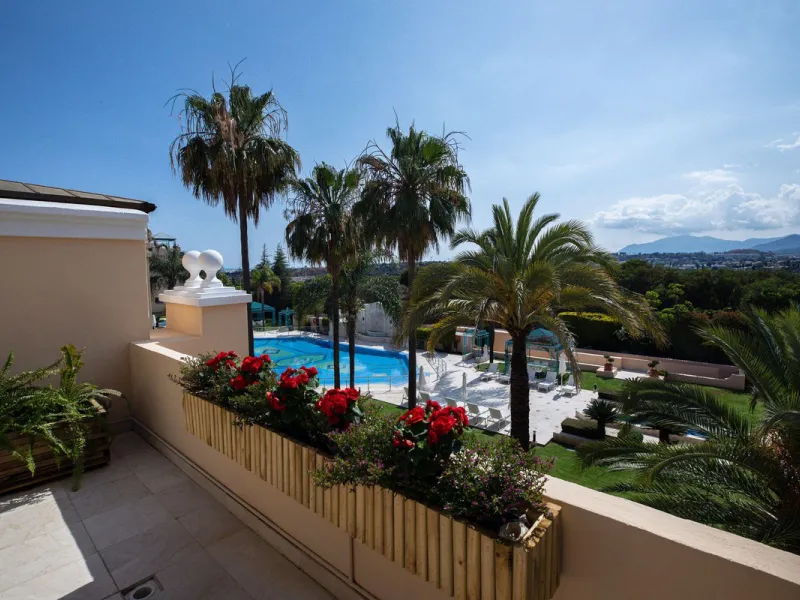 This Luxury Penthouse is located at the heart of The Golden Mile, in a gated complex with only 47 apartments, with 24-hour security and beautiful communal gardens. The property has large rooms, a huge terrace with new jacuzzi and barbecue area, floor heat