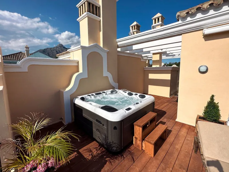 This Luxury Penthouse is located at the heart of The Golden Mile, in a gated complex with only 47 apartments, with 24-hour security and beautiful communal gardens. The property has large rooms, a huge terrace with new jacuzzi and barbecue area, floor heat