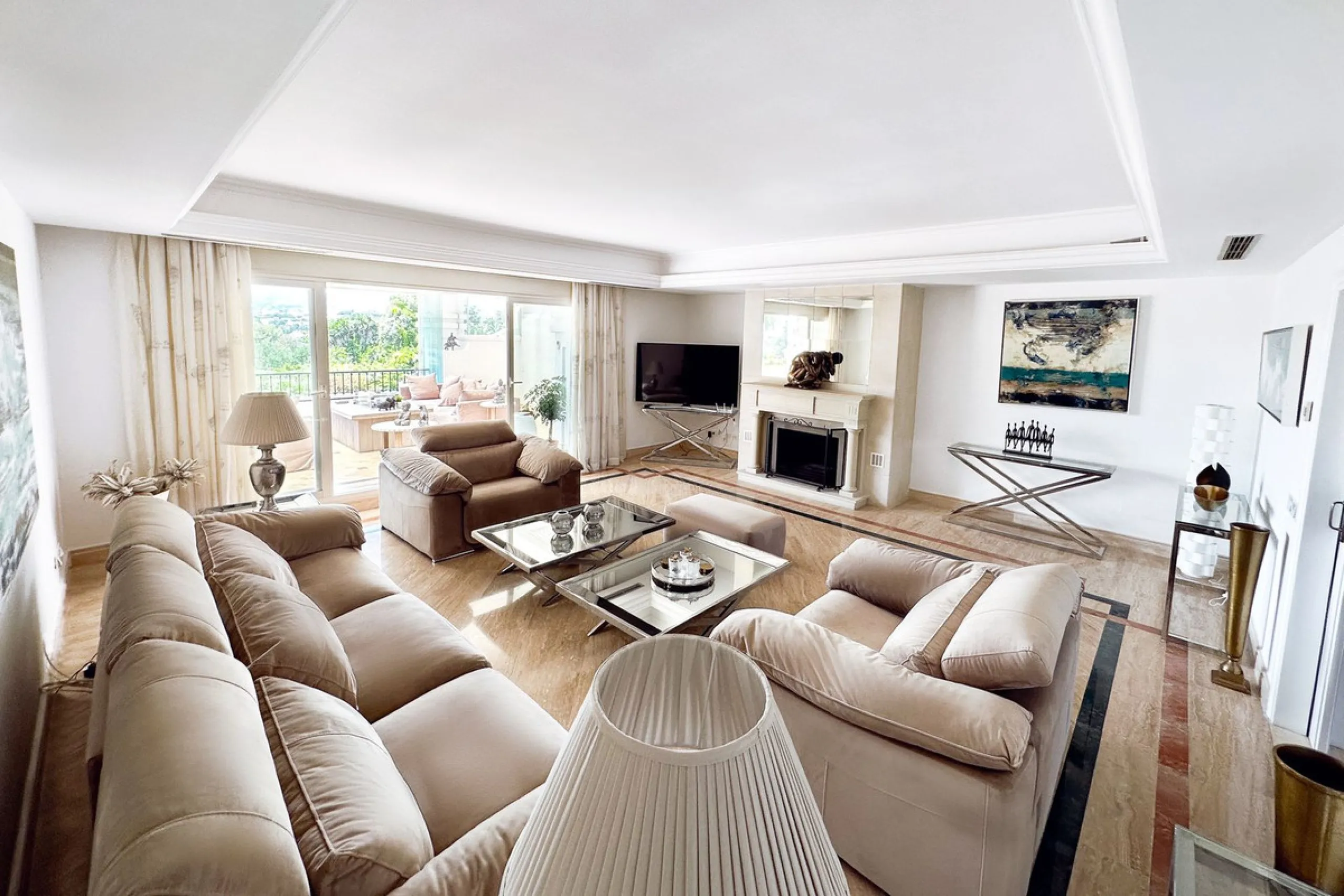 This Luxury Penthouse is located at the heart of The Golden Mile, in a gated complex with only 47 apartments, with 24-hour security and beautiful communal gardens. The property has large rooms, a huge terrace with new jacuzzi and barbecue area, floor heat