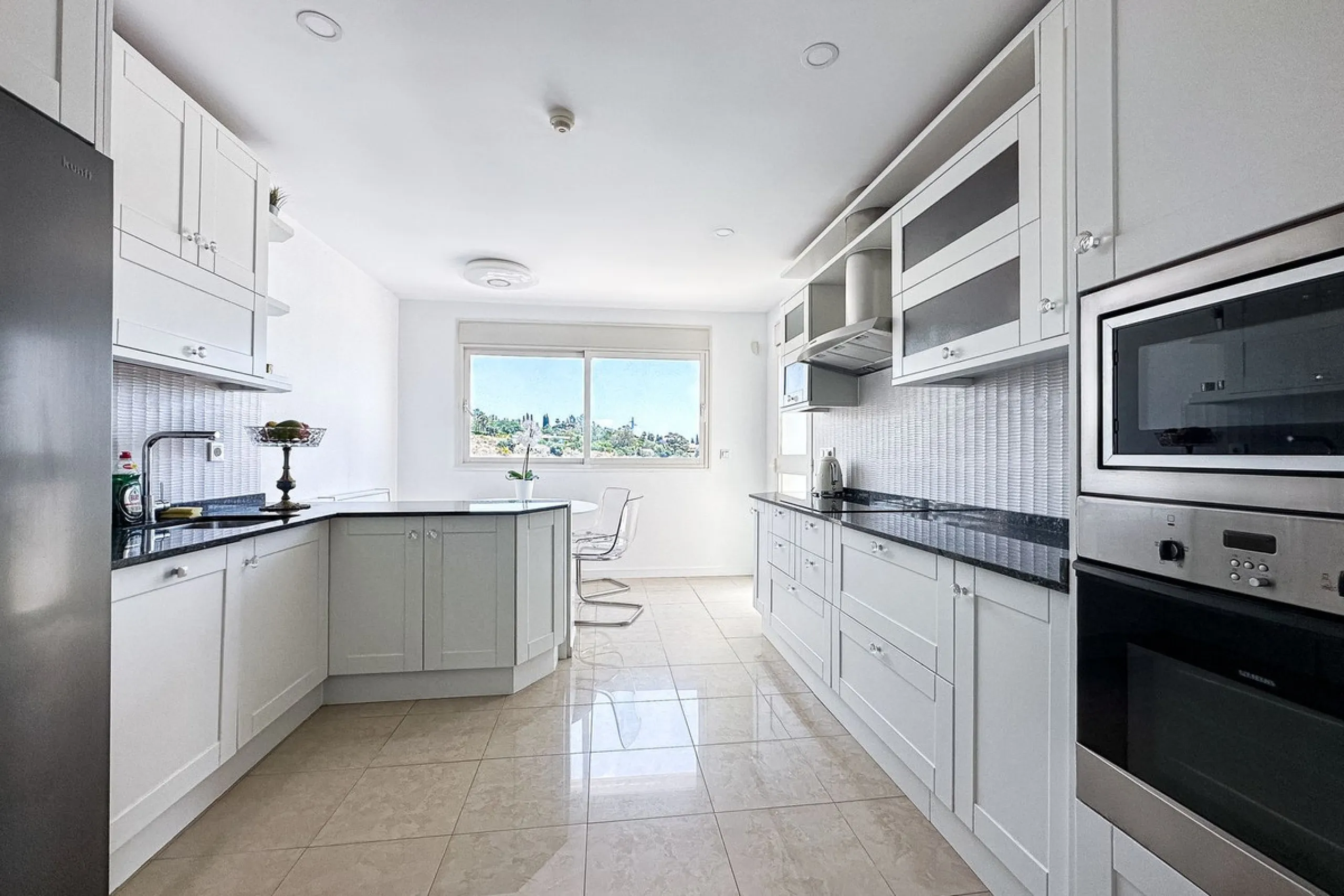 This Luxury Penthouse is located at the heart of The Golden Mile, in a gated complex with only 47 apartments, with 24-hour security and beautiful communal gardens. The property has large rooms, a huge terrace with new jacuzzi and barbecue area, floor heat