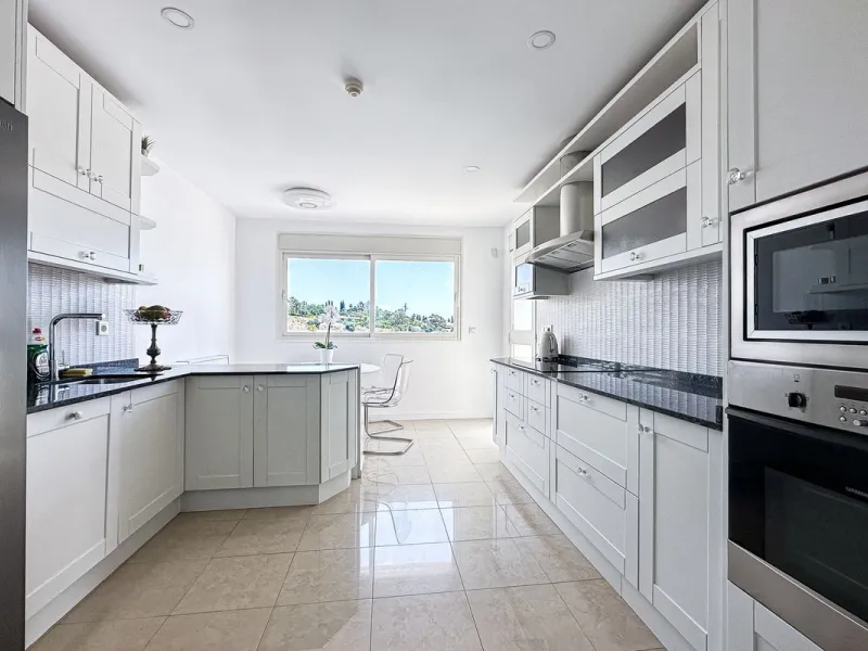 This Luxury Penthouse is located at the heart of The Golden Mile, in a gated complex with only 47 apartments, with 24-hour security and beautiful communal gardens. The property has large rooms, a huge terrace with new jacuzzi and barbecue area, floor heat