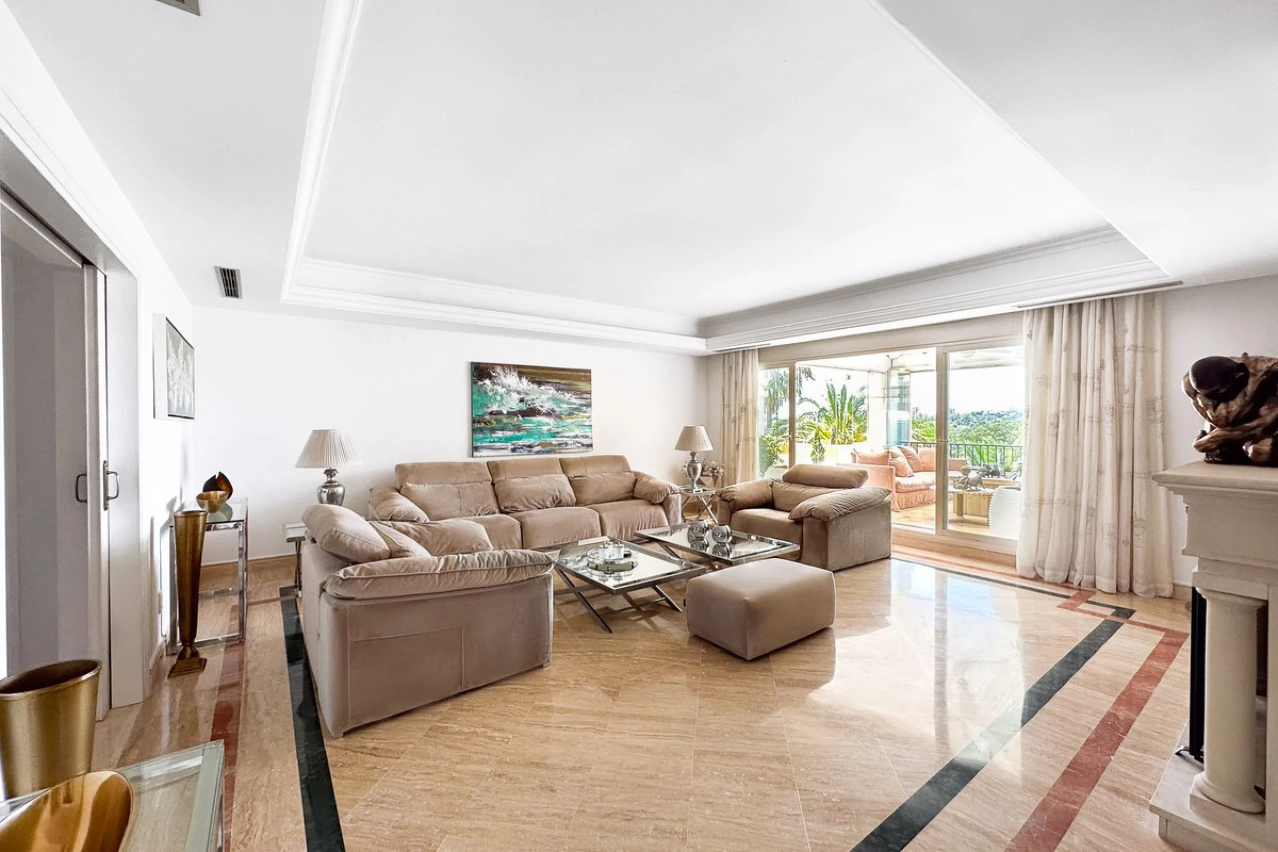 This Luxury Penthouse is located at the heart of The Golden Mile, in a gated complex with only 47 apartments, with 24-hour security and beautiful communal gardens. The property has large rooms, a huge terrace with new jacuzzi and barbecue area, floor heat
