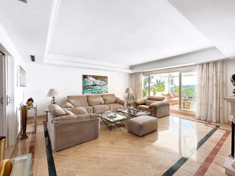 This Luxury Penthouse is located at the heart of The Golden Mile, in a gated complex with only 47 apartments, with 24-hour security and beautiful communal gardens. The property has large rooms, a huge terrace with new jacuzzi and barbecue area, floor heat