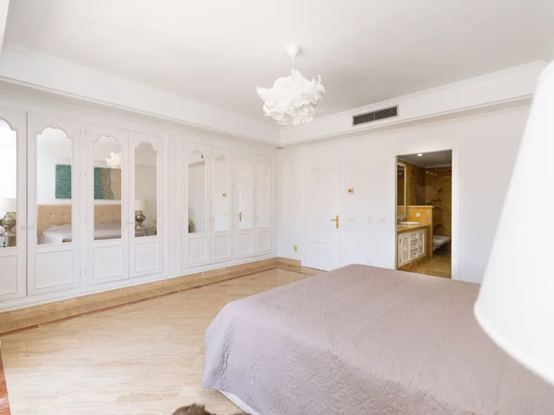 This Luxury Penthouse is located at the heart of The Golden Mile, in a gated complex with only 47 apartments, with 24-hour security and beautiful communal gardens. The property has large rooms, a huge terrace with new jacuzzi and barbecue area, floor heat