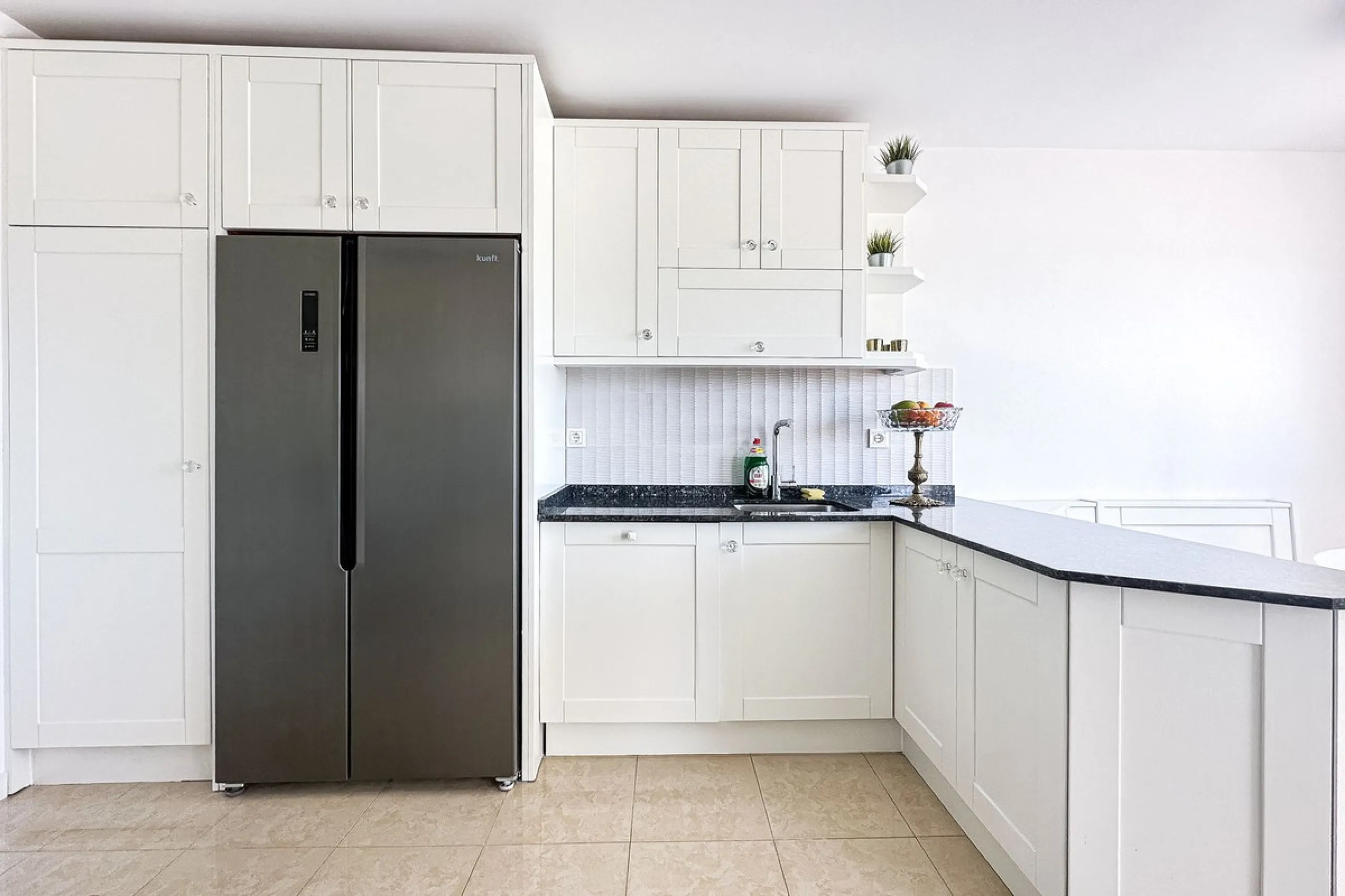 This Luxury Penthouse is located at the heart of The Golden Mile, in a gated complex with only 47 apartments, with 24-hour security and beautiful communal gardens. The property has large rooms, a huge terrace with new jacuzzi and barbecue area, floor heat