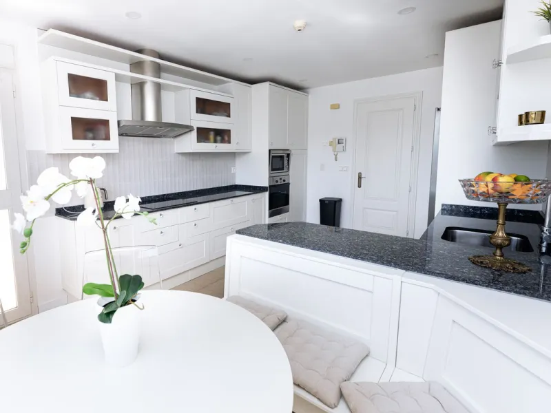 This Luxury Penthouse is located at the heart of The Golden Mile, in a gated complex with only 47 apartments, with 24-hour security and beautiful communal gardens. The property has large rooms, a huge terrace with new jacuzzi and barbecue area, floor heat