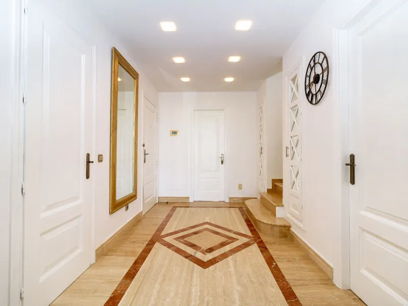 This Luxury Penthouse is located at the heart of The Golden Mile, in a gated complex with only 47 apartments, with 24-hour security and beautiful communal gardens. The property has large rooms, a huge terrace with new jacuzzi and barbecue area, floor heat