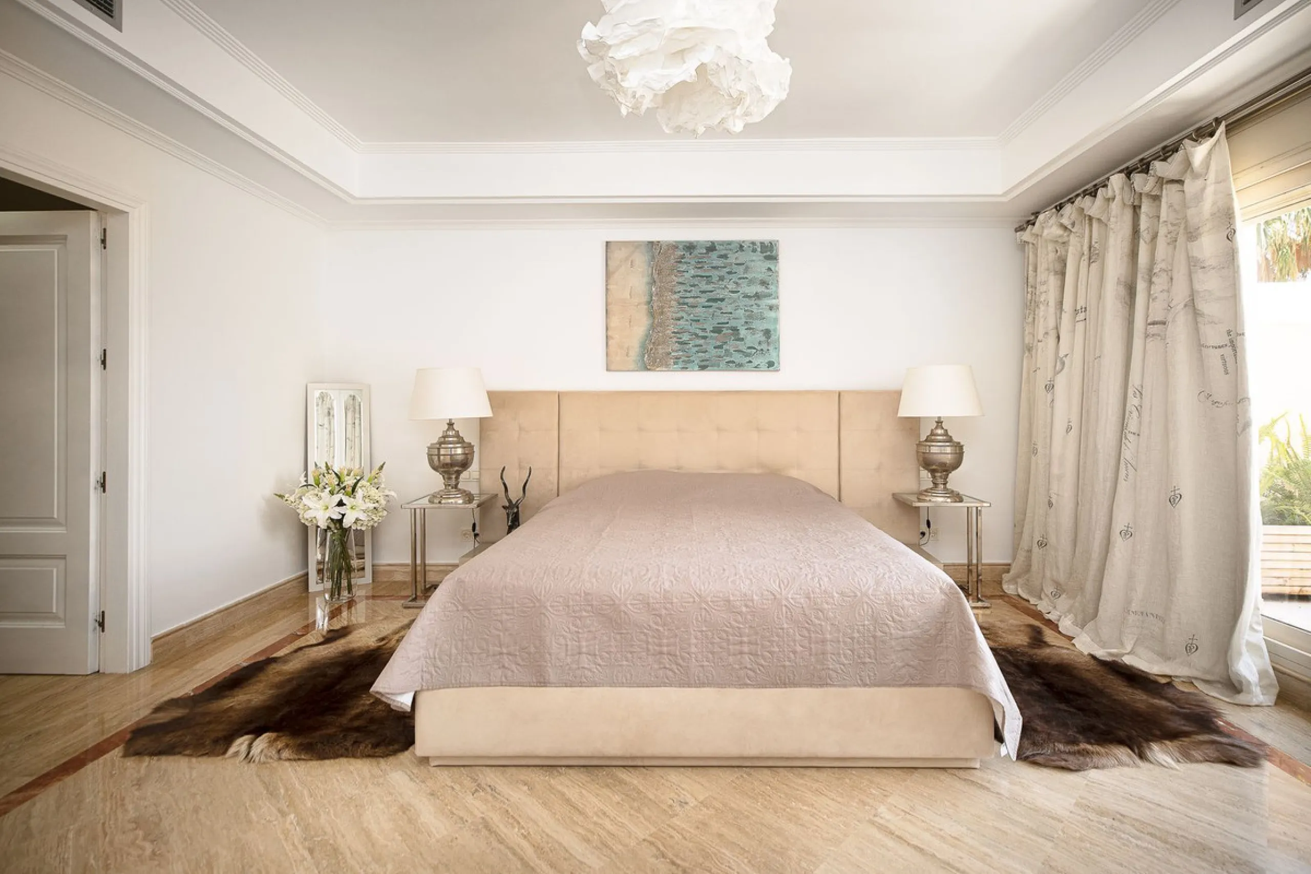 This Luxury Penthouse is located at the heart of The Golden Mile, in a gated complex with only 47 apartments, with 24-hour security and beautiful communal gardens. The property has large rooms, a huge terrace with new jacuzzi and barbecue area, floor heat